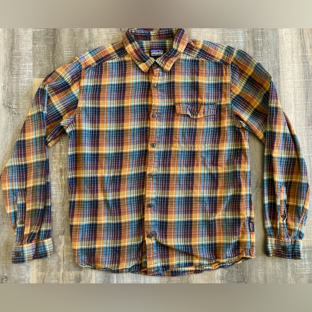Patagonia Button Down (men’s size MEDIUM)